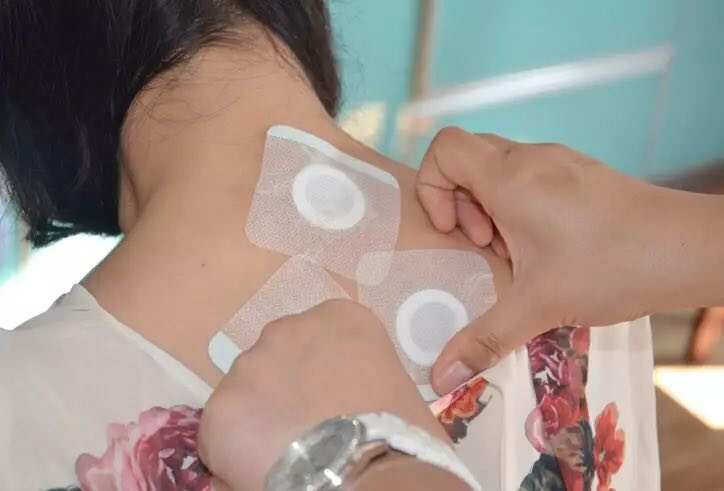 1、三伏貼癢能抹青草膏嗎？